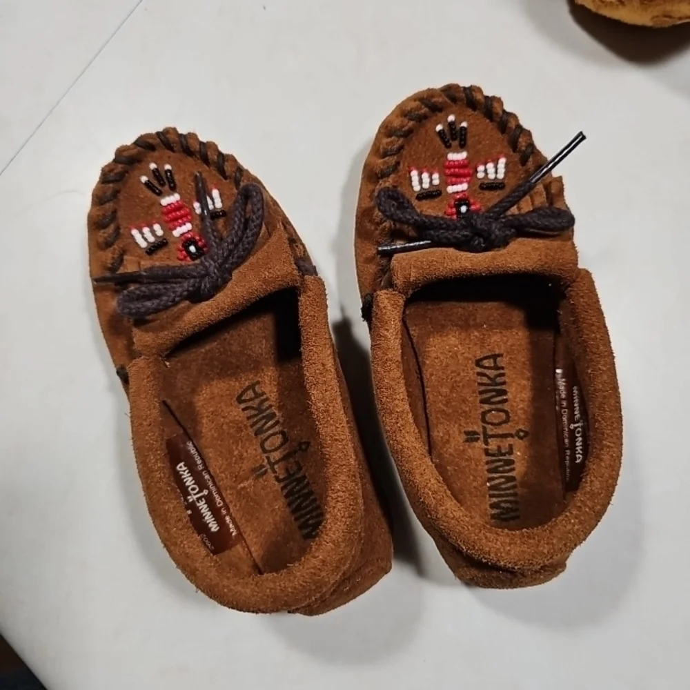 Minnetonka Brown Kids Suede Moccasin Slippers